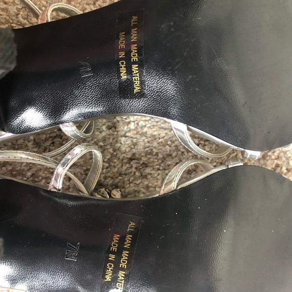 Silver Heels - Picture 4 of 5